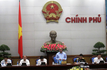 Phó Thủ tướng Nguyễn Xuân Phúc phát biểu tại cuộc họp.